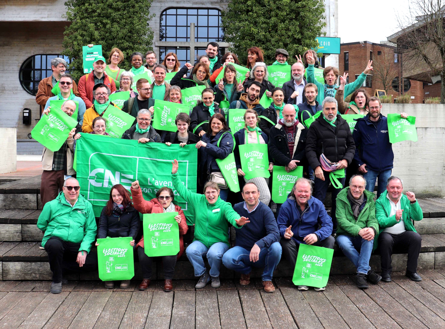 Photo de groupe de la délégation universitaire
